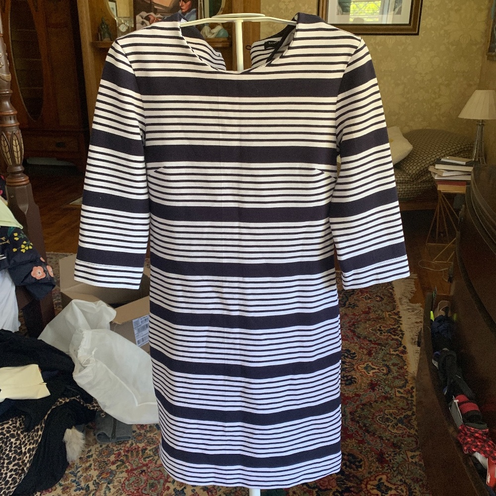 Banana reprublic 3/4 sleeve dress. Never worn . Stretch,‎ cotton poly mix